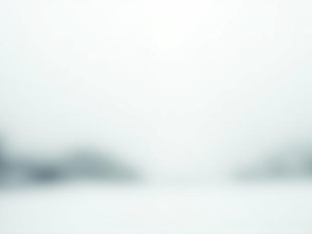 Sito web in stile Minimalismo Cinematico con un grande video in background e molto spazio bianco.